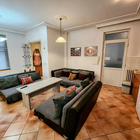 Authentic Centre #3, Four Bedrooms And Two Full Bathrooms * Belgrad