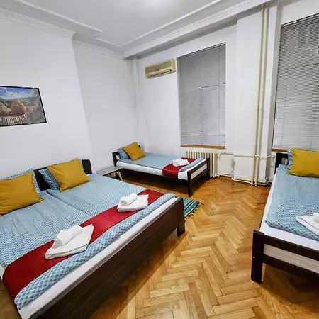 Daire Authentic Centre #3, Four Bedrooms And Two Full Bathrooms