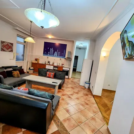 Authentic Centre #3, Four Bedrooms And Two Full Bathrooms Daire Belgrad
