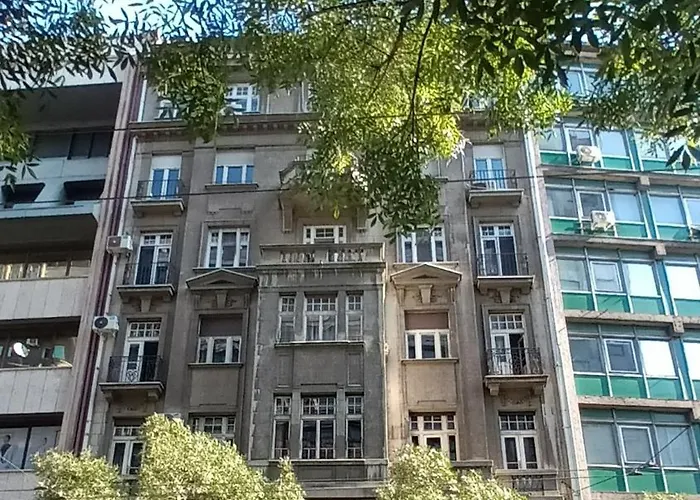 Authentic Centre #3, Four Bedrooms And Two Full Bathrooms *