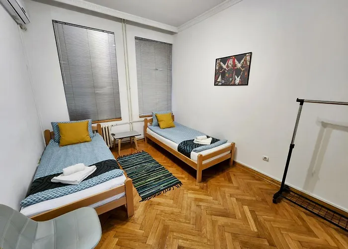 アパート Authentic Centre #3, Four Bedrooms And Two Full Bathrooms ベオグラード